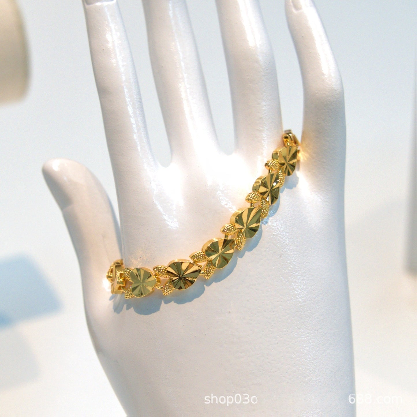 Elegant Four Leaf Clover Link Bracelet for Women Everyday Wear