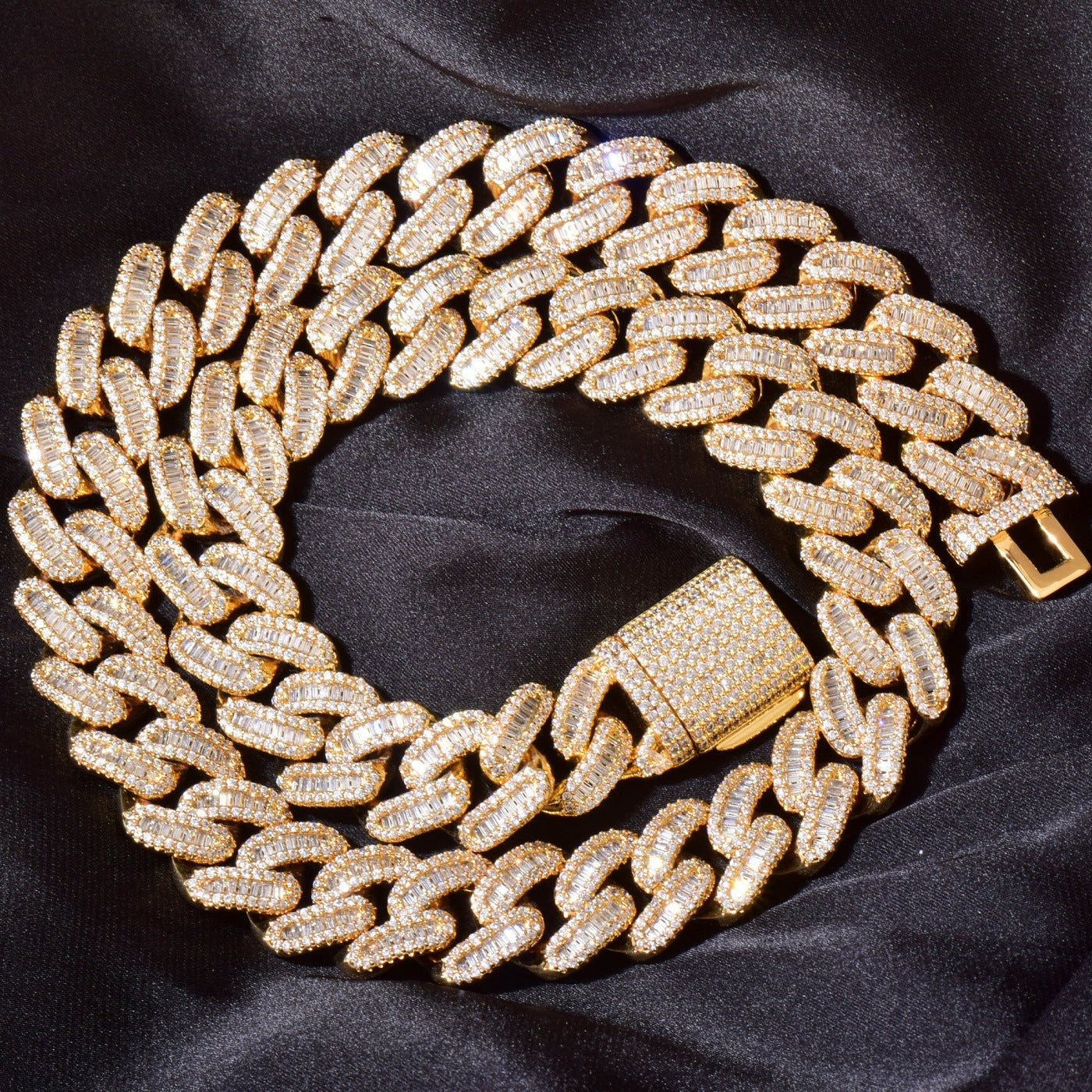 Iced Out Oval Link Cuban Chain Necklace Bracelet Set for Men product image