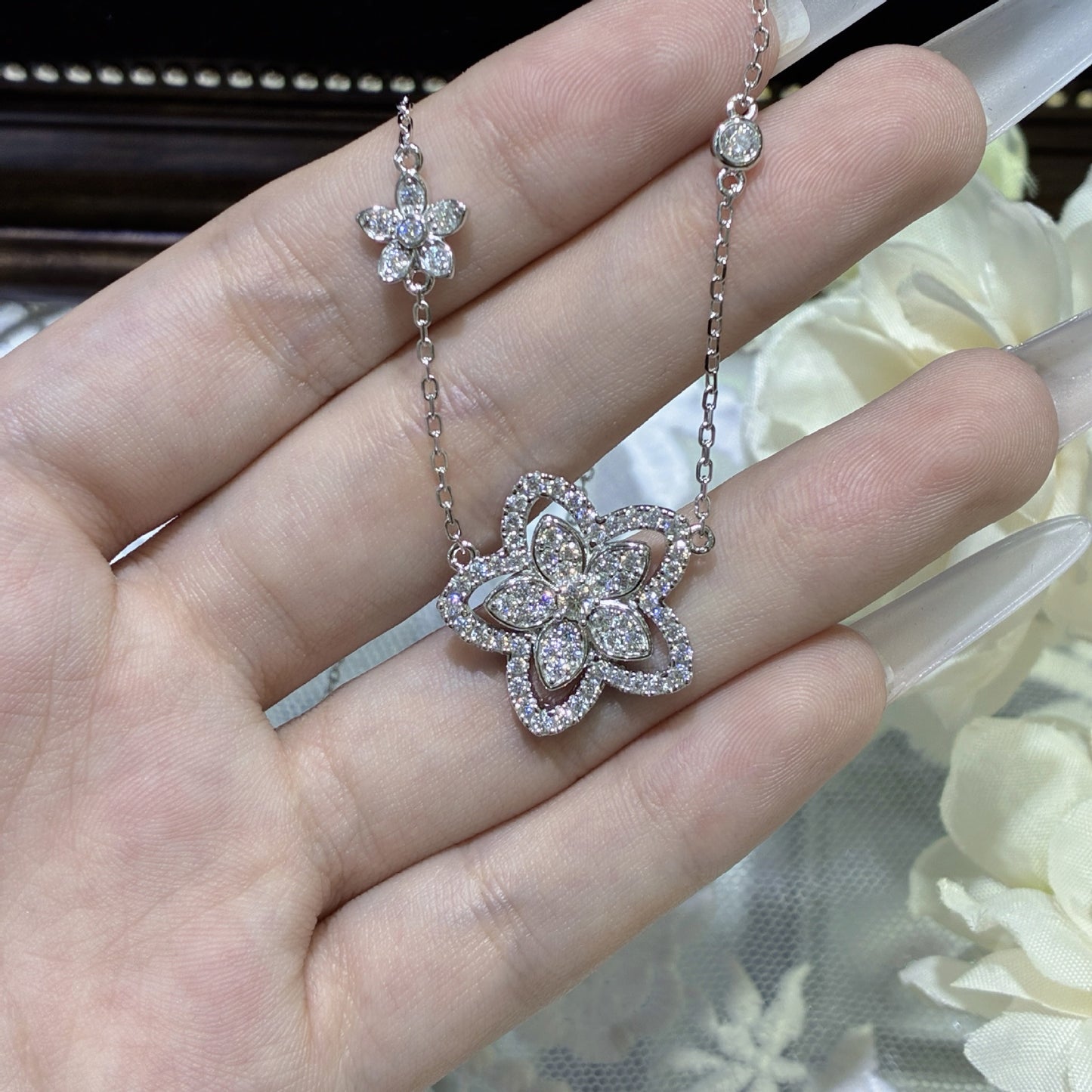 Flower Bracelet for Women, Floral Openwork Link Bracelet, Sparkling Everyday Gift Jewelry product image