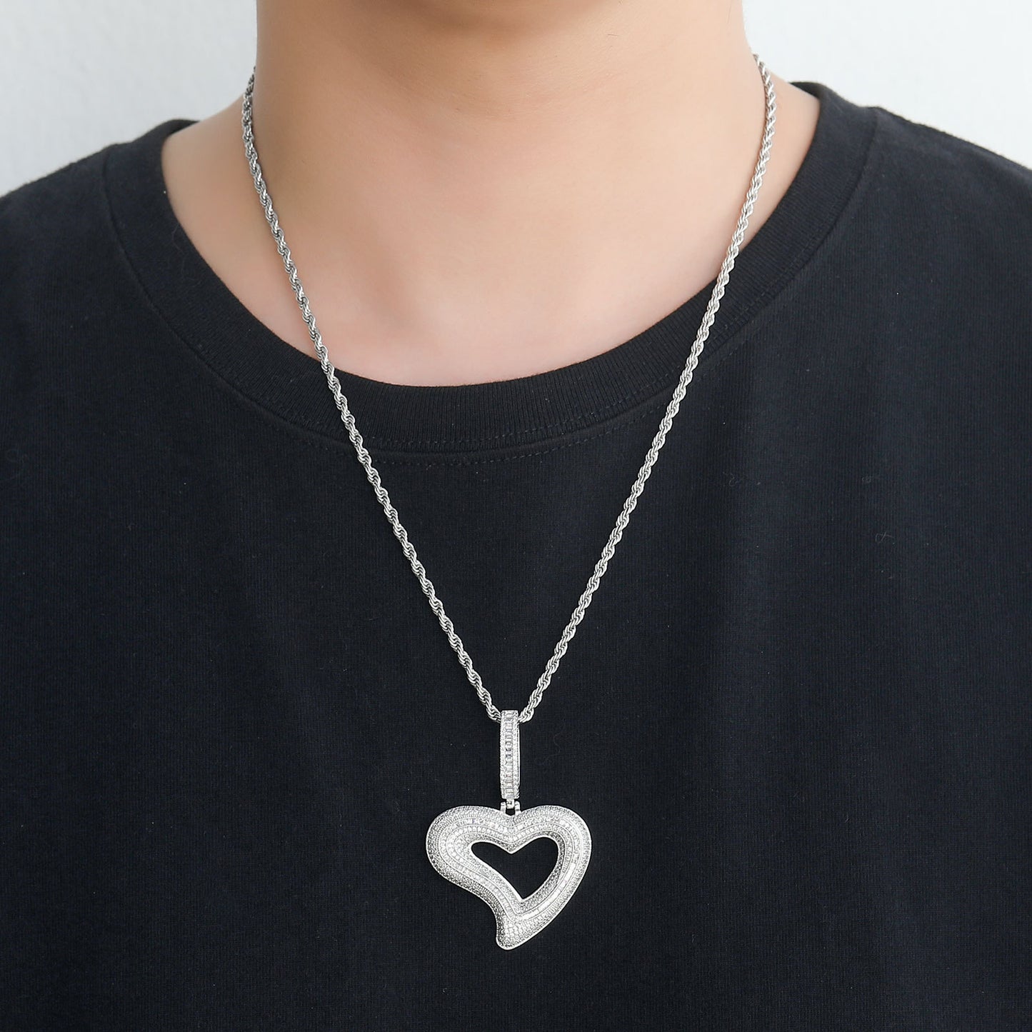 Hip Hop Light Luxury Heart Cubic Zirconia Pendant Necklace for Men and Women