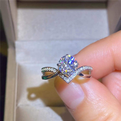 VVS Moissanite Engagement Ring for Women, Four-Prong Round Solitaire Ring with Pavé V Band