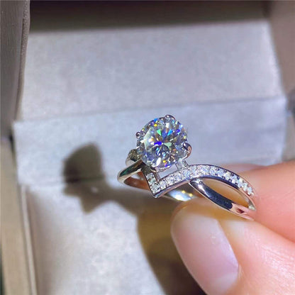 VVS Moissanite Engagement Ring for Women, Four-Prong Round Solitaire Ring with Pavé V Band