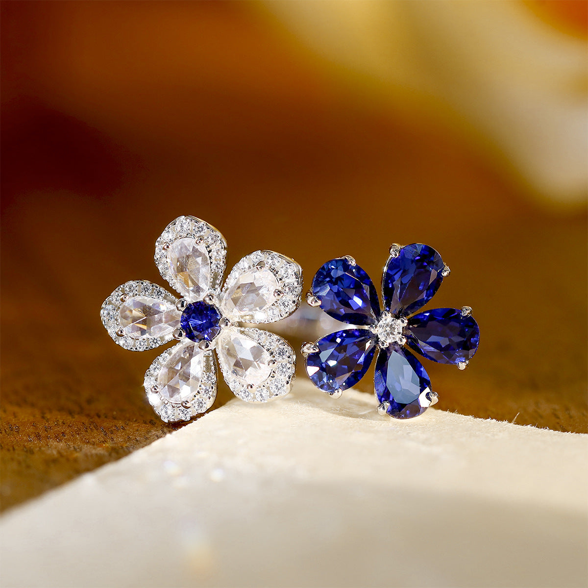 Vintage Flower Ring in 925 Silver, Lab-Grown Gemstone Floral Design product image