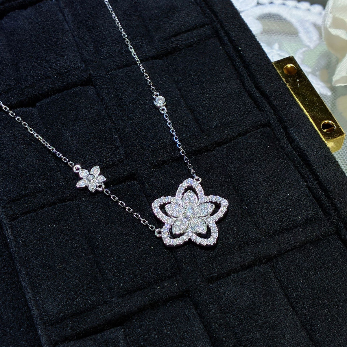 Flower Bracelet for Women, Floral Openwork Link Bracelet, Sparkling Everyday Gift Jewelry product image
