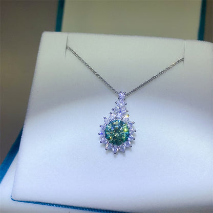 Green Round Halo Pendant Necklace for Women, U-Shaped Sparkle Clavicle Chain Gift Jewelry