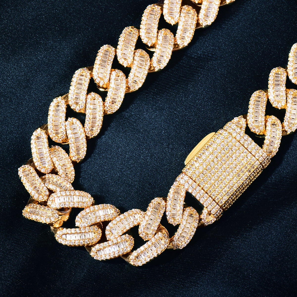 Iced Out Oval Link Cuban Chain Necklace Bracelet Set for Men product image