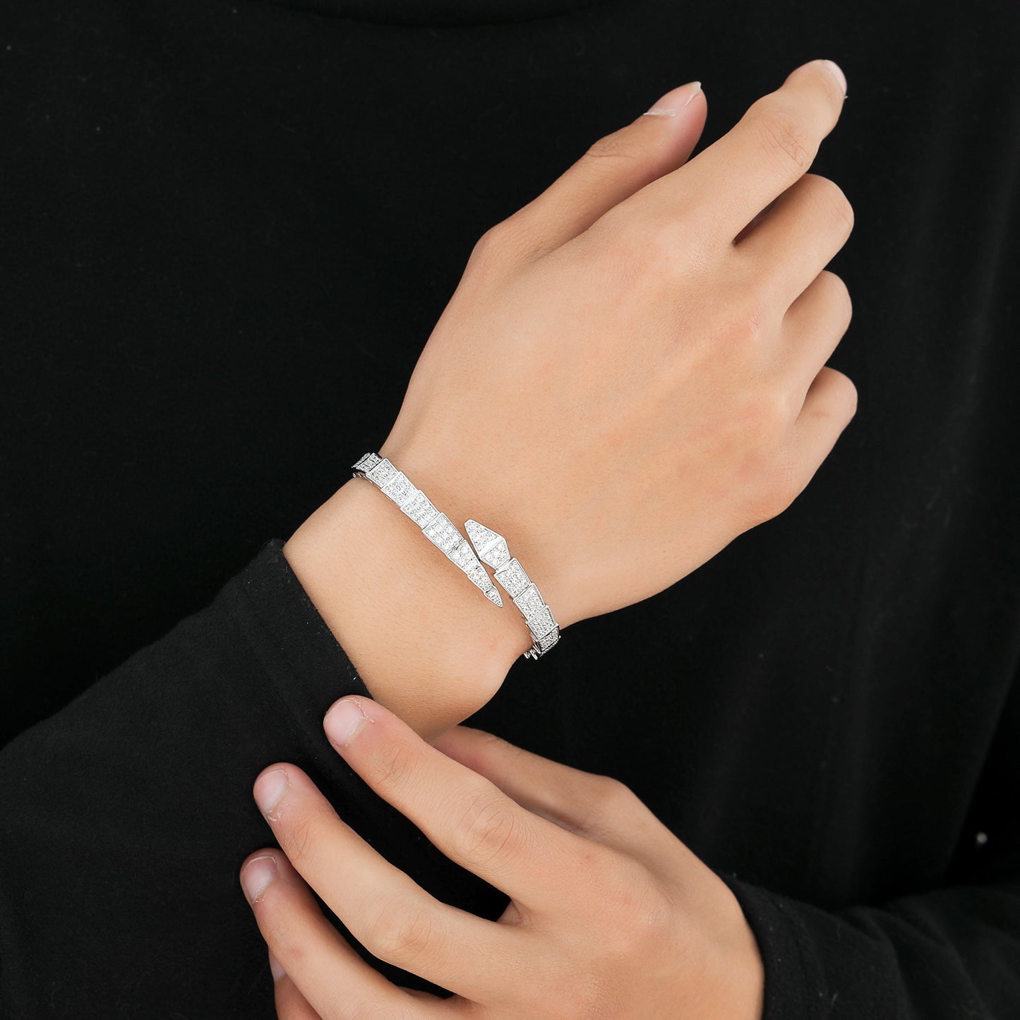 Light Luxury Snake Cubic Zirconia Bracelet for Men and Women