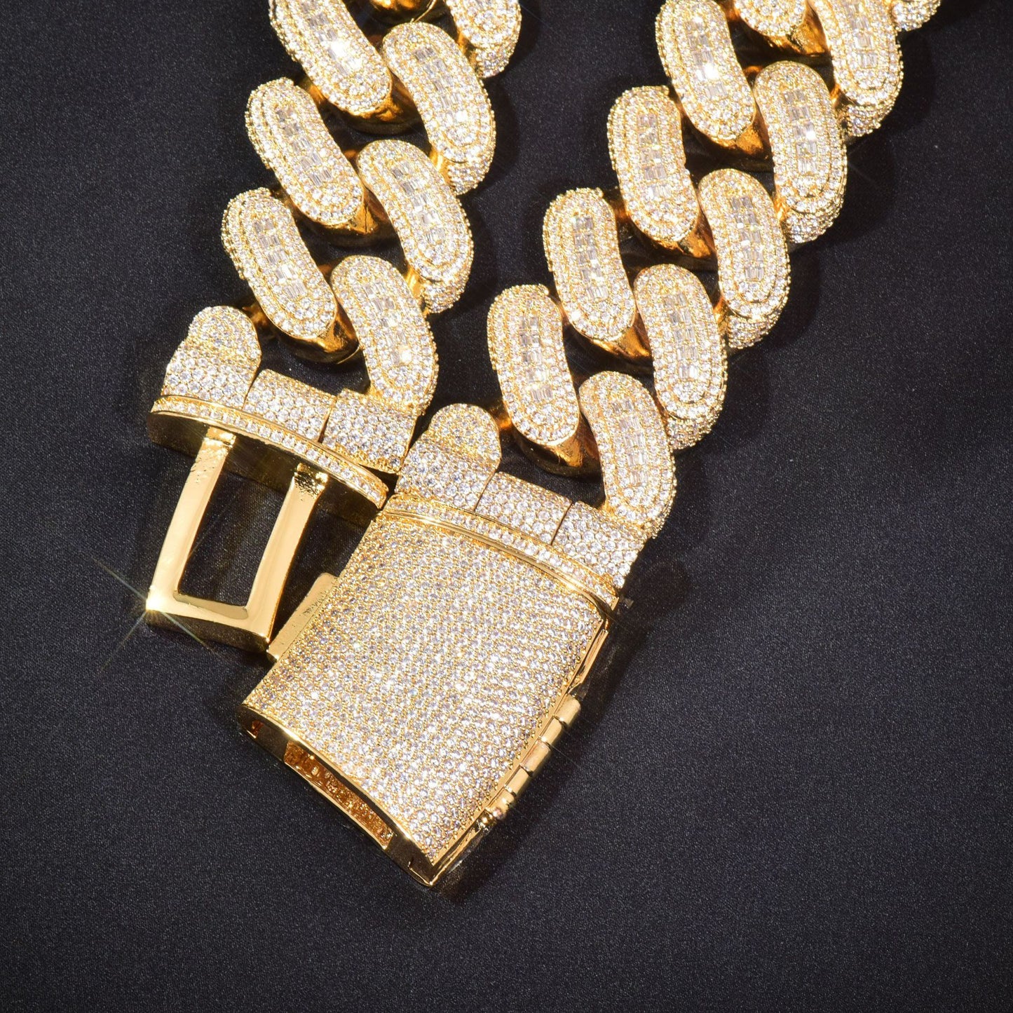 Buckle Cuban Link Iced Out Unisex Statement Chain