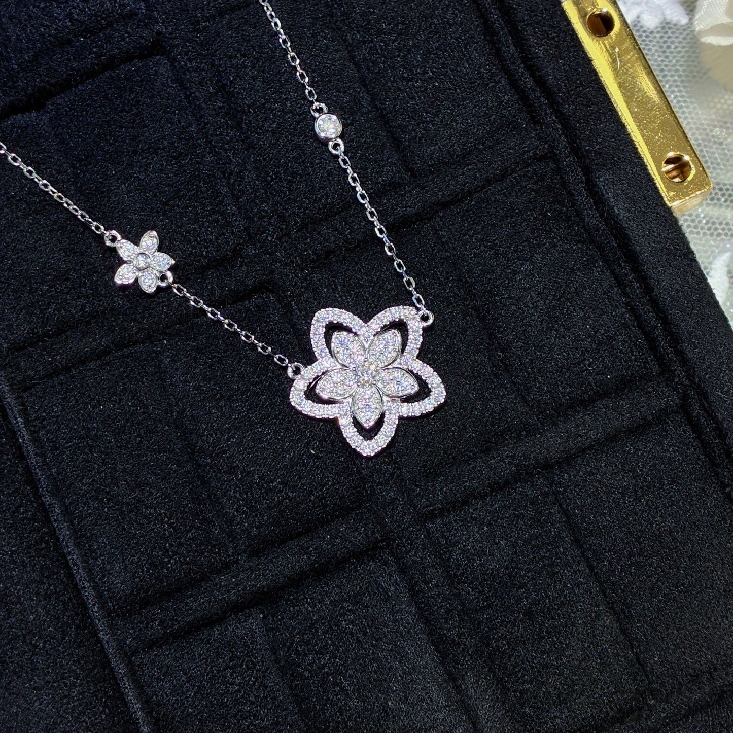 Flower Bracelet for Women, Floral Openwork Link Bracelet, Sparkling Everyday Gift Jewelry product image