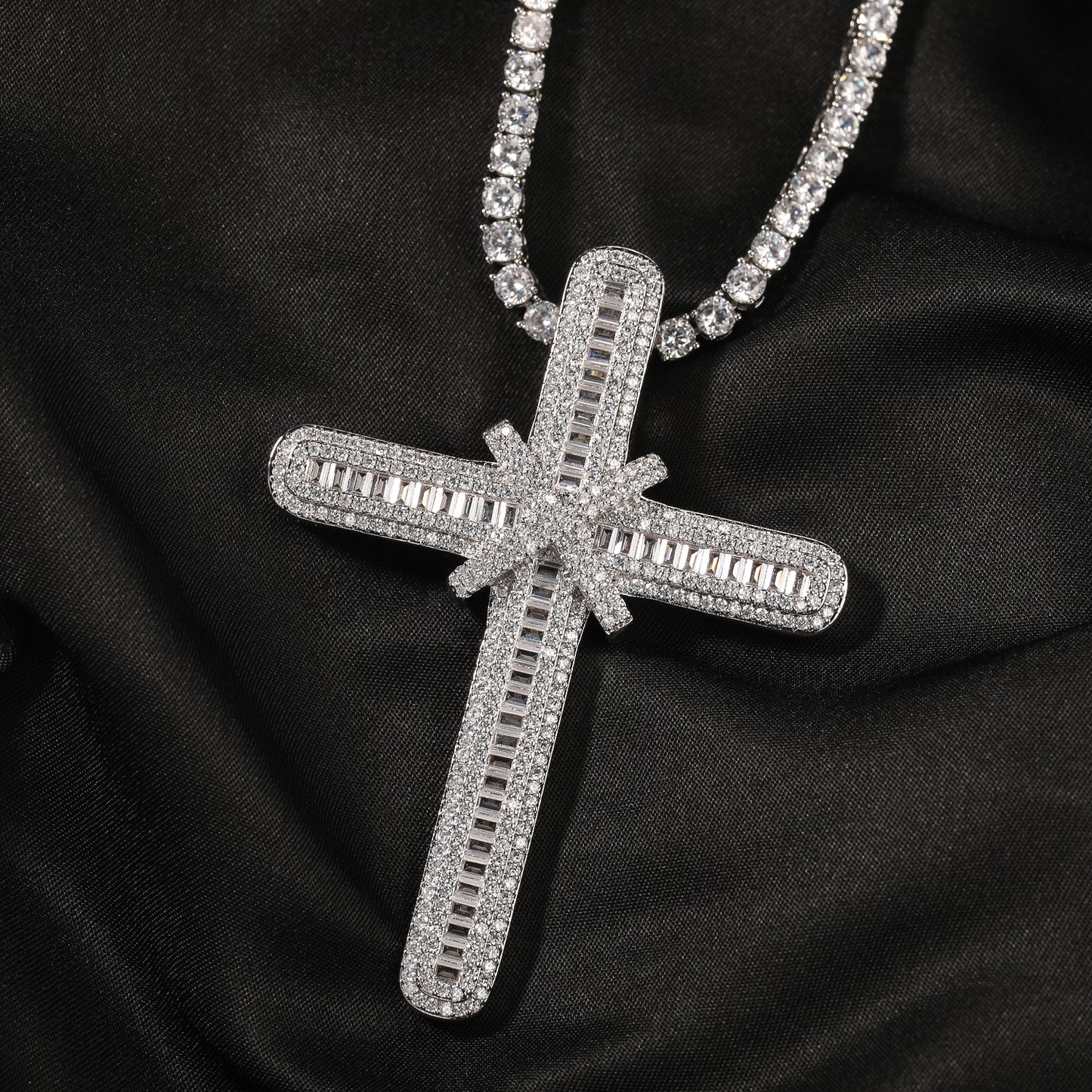 Iced Out Cross Pendant Necklace for Women Men - Cubic Zirconia Copper Hip Hop Chain in Gold or Silver, 24 Inch Twist Chain