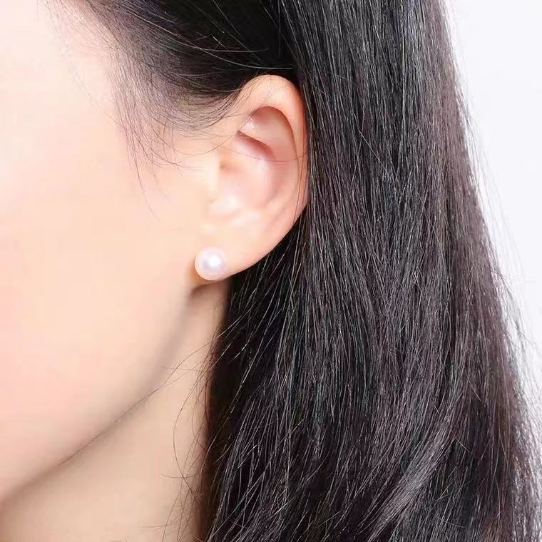 Natural Seawater Pearl Stud Earrings with 18K Gold Setting product image