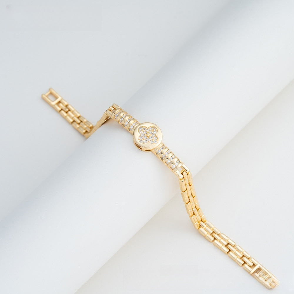 Elegant Clover Link Bracelet for Women Minimalist Statement Everyday Jewelry product image