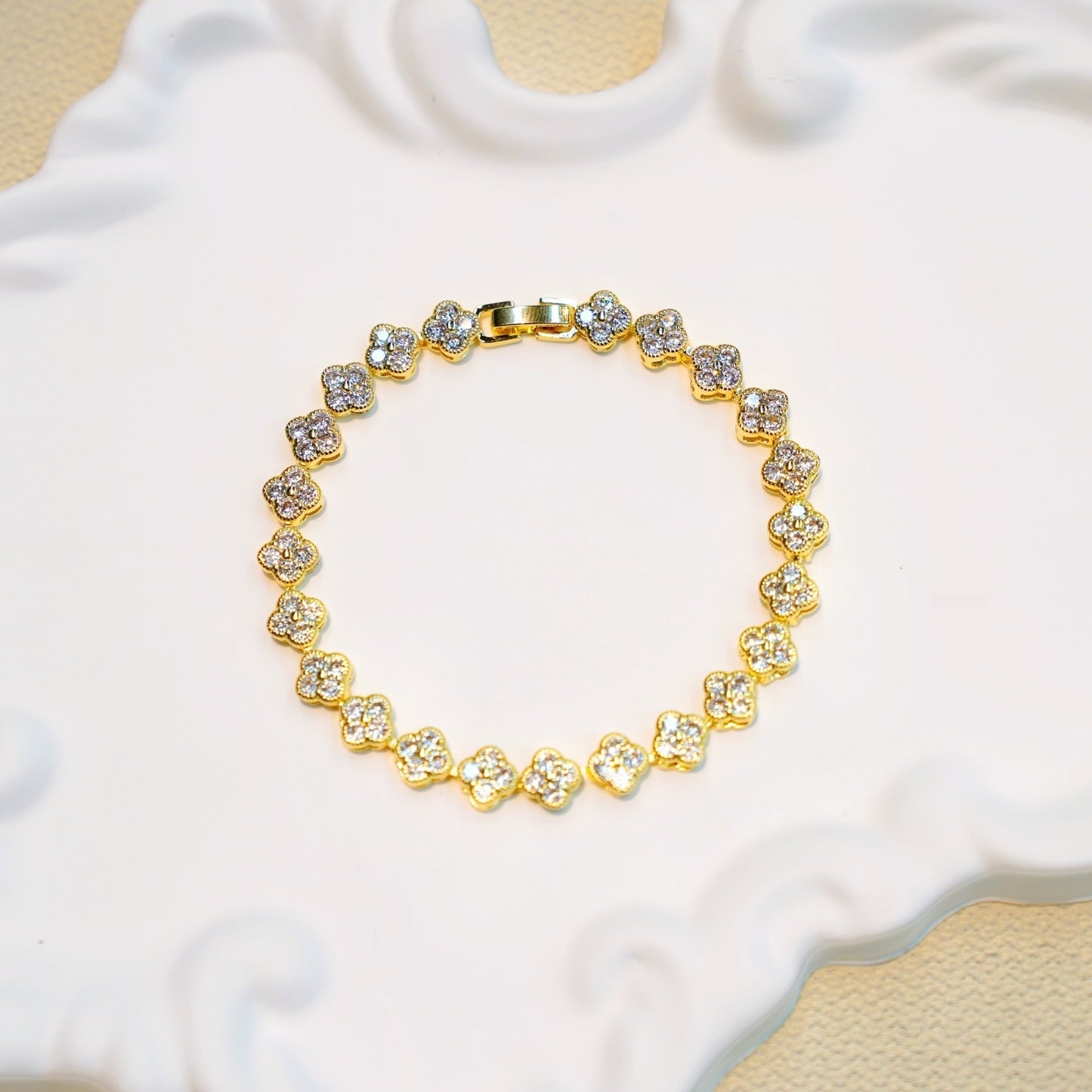 Elegant Petal Flower Bracelet for Women Dainty Luxe Everyday Jewelry
