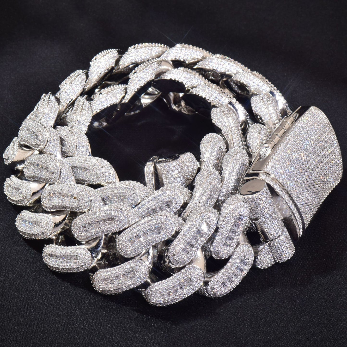 Buckle Cuban Link Iced Out Unisex Statement Chain