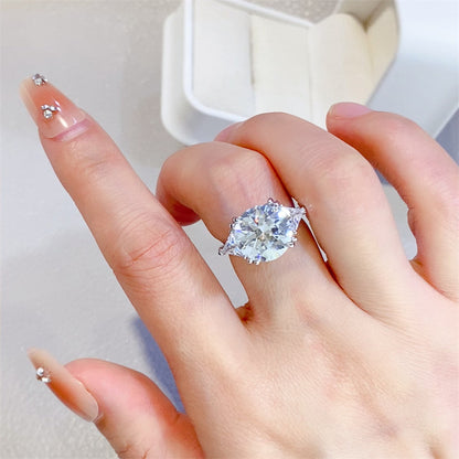 VVS Moissanite Ring for Women, 2 Carat Round Three-Stone Engagement Ring, 5 Carat Option