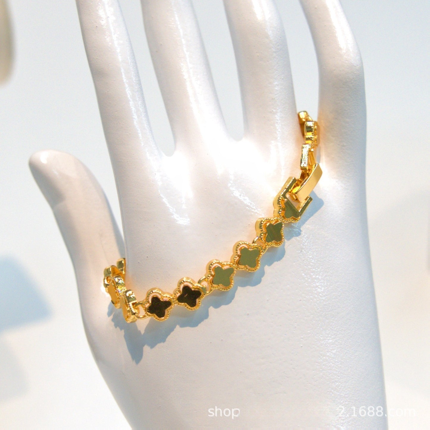 Elegant Four Leaf Clover Link Bracelet for Women Everyday Wear
