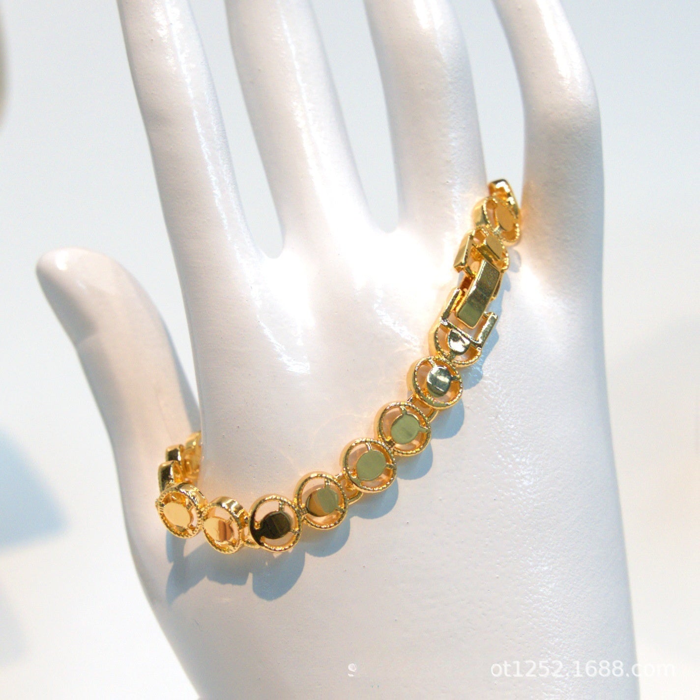 Elegant Four Leaf Clover Link Bracelet for Women Everyday Wear