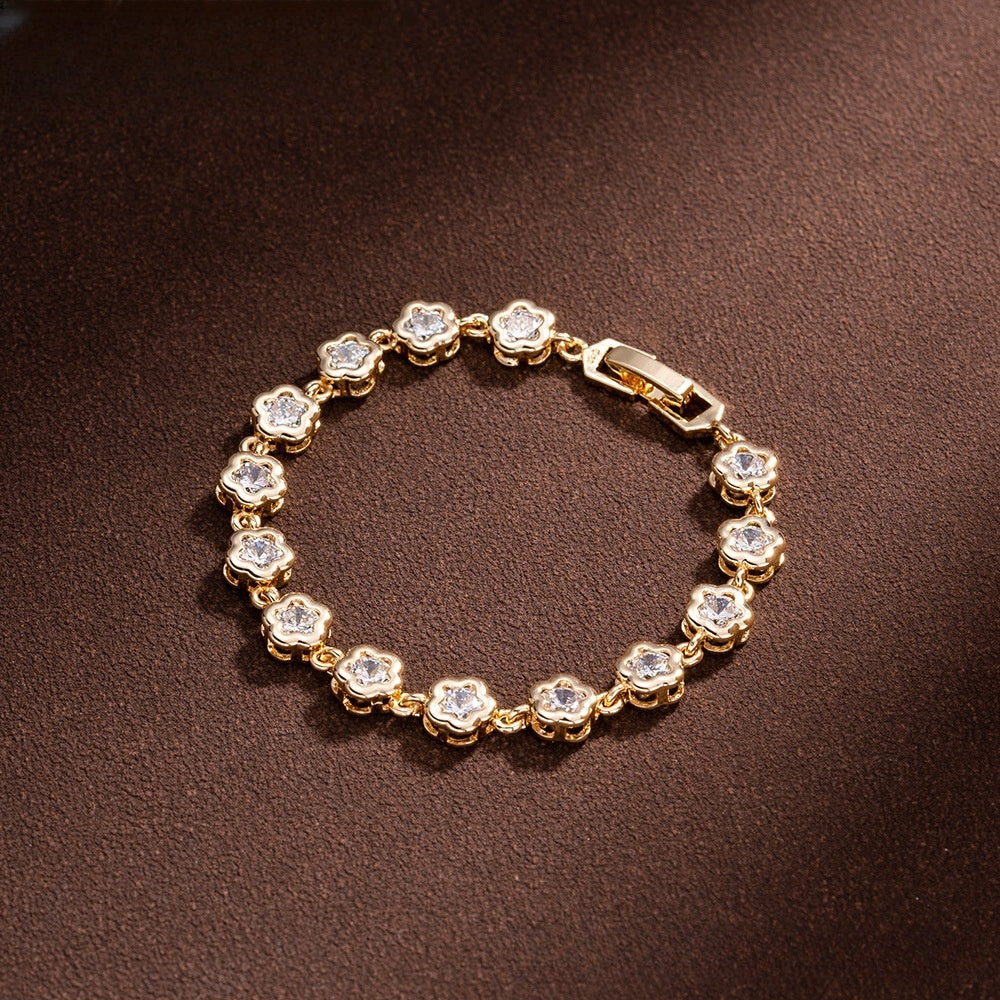 Elegant Clover Charm Bracelet for Women Trendy Everyday Statement Jewelry