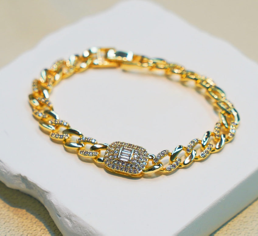 Elegant Clover Charm Bracelet for Women Trendy Everyday Statement Jewelry
