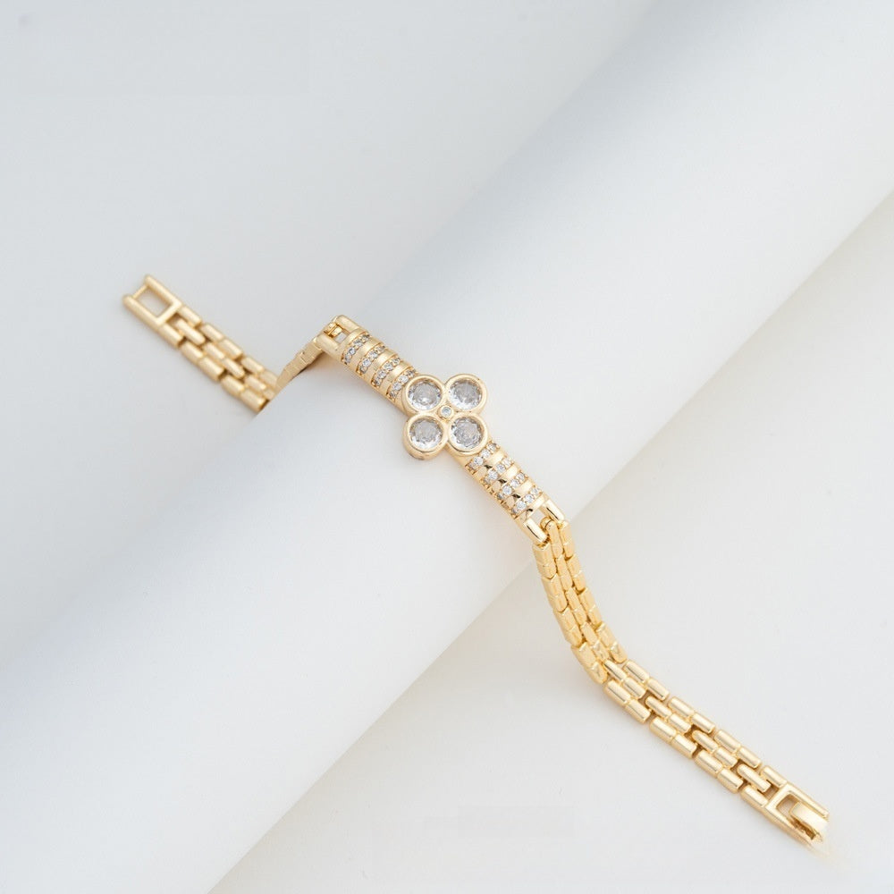 Elegant Clover Link Bracelet for Women Minimalist Statement Everyday Jewelry product image