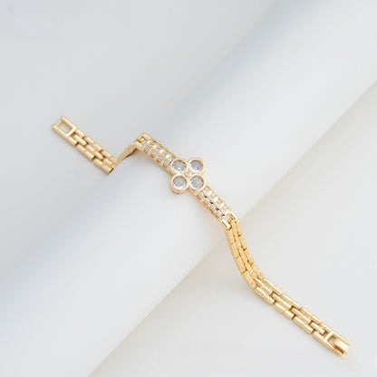 Elegant Clover Link Bracelet for Women Minimalist Statement Everyday Jewelry