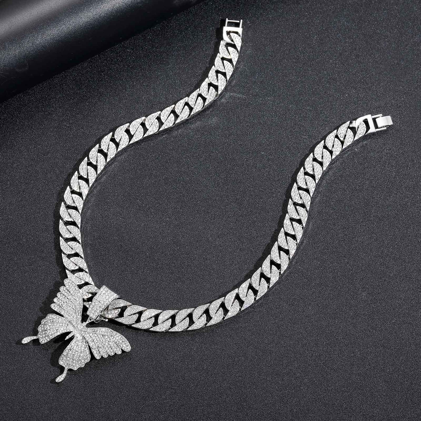 Hip Hop Punk Butterfly Cuban Link Alloy Pendant Necklace for Men and Women