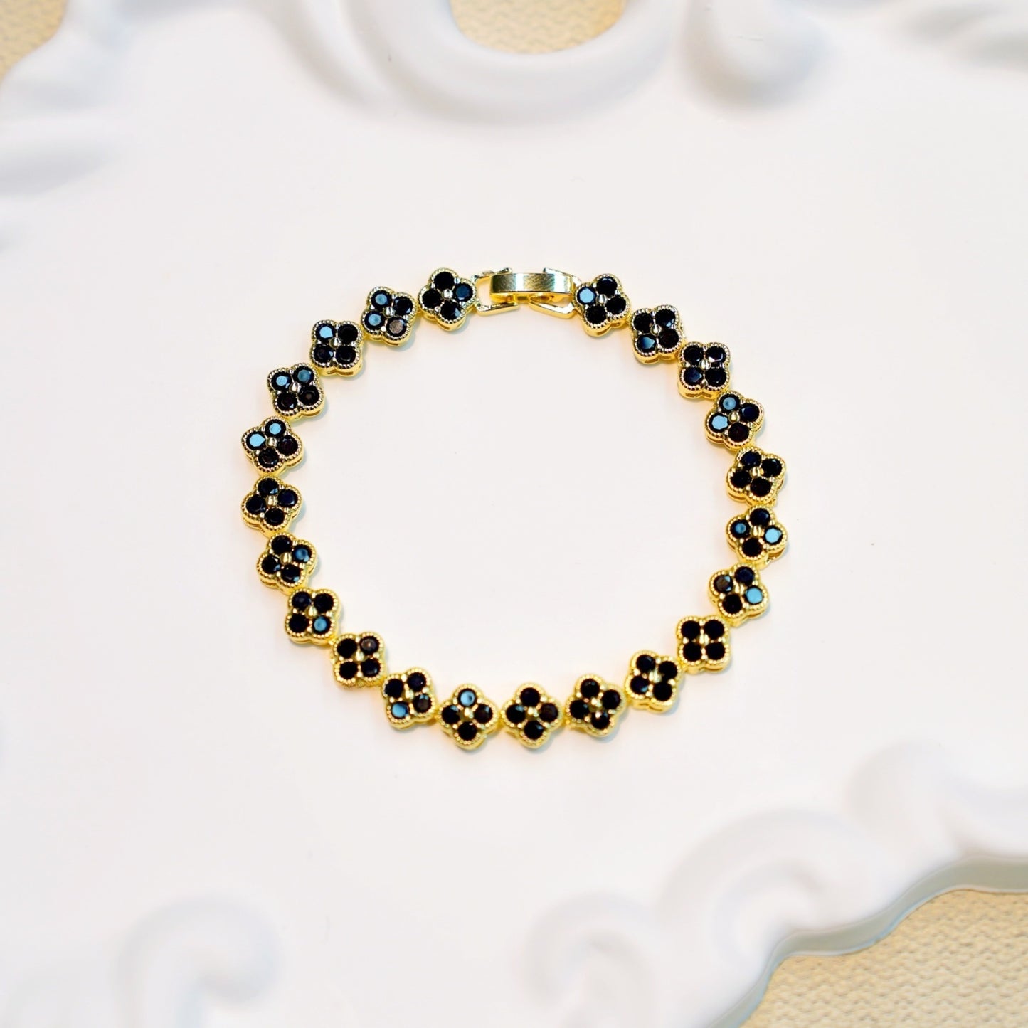 Elegant Petal Flower Bracelet for Women Dainty Luxe Everyday Jewelry