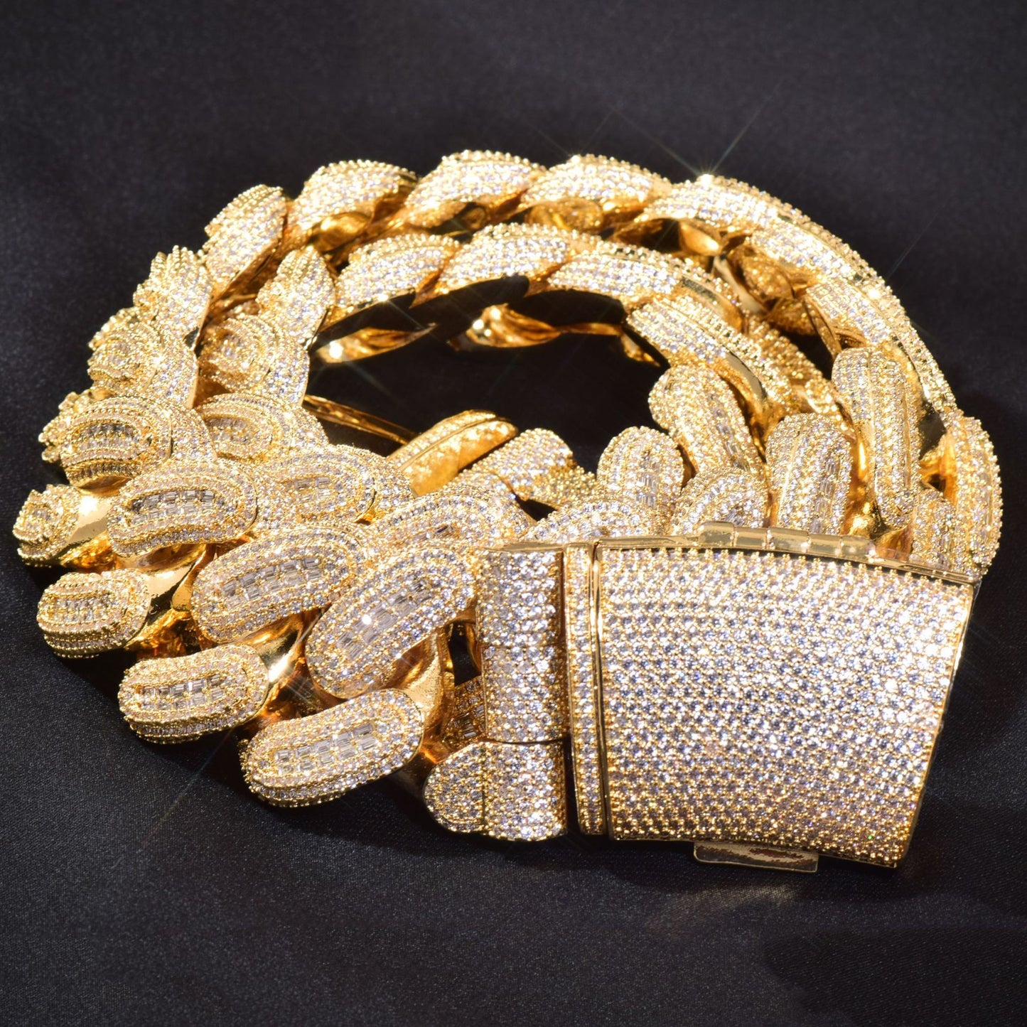 Buckle Cuban Link Iced Out Unisex Statement Chain