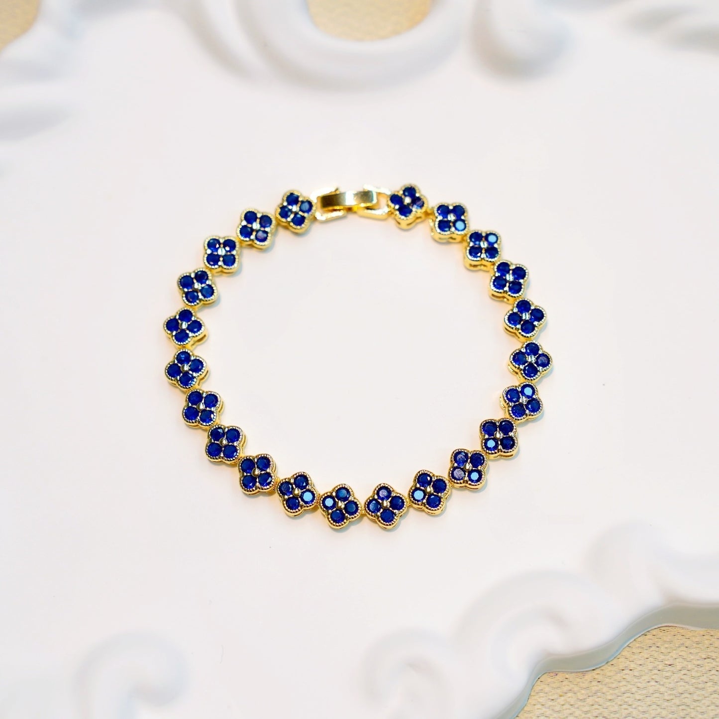 Elegant Petal Flower Bracelet for Women Dainty Luxe Everyday Jewelry