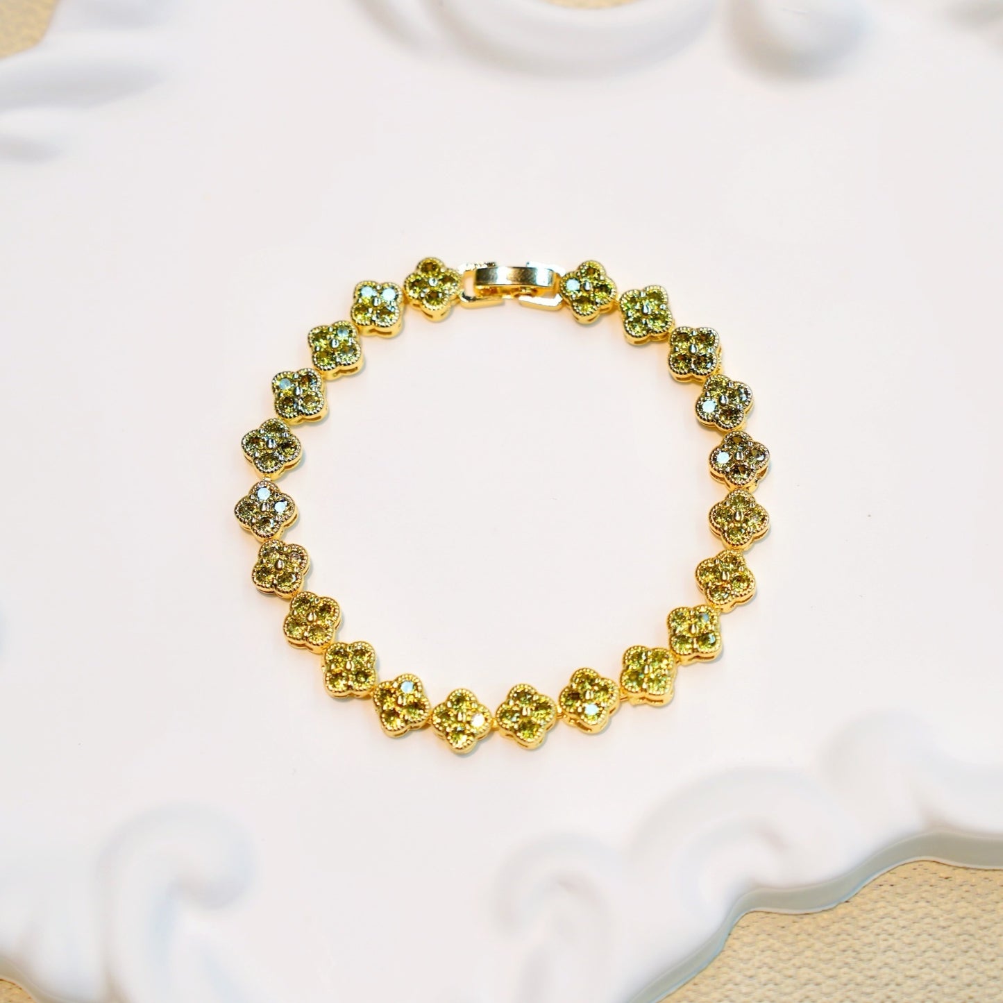 Elegant Petal Flower Bracelet for Women Dainty Luxe Everyday Jewelry